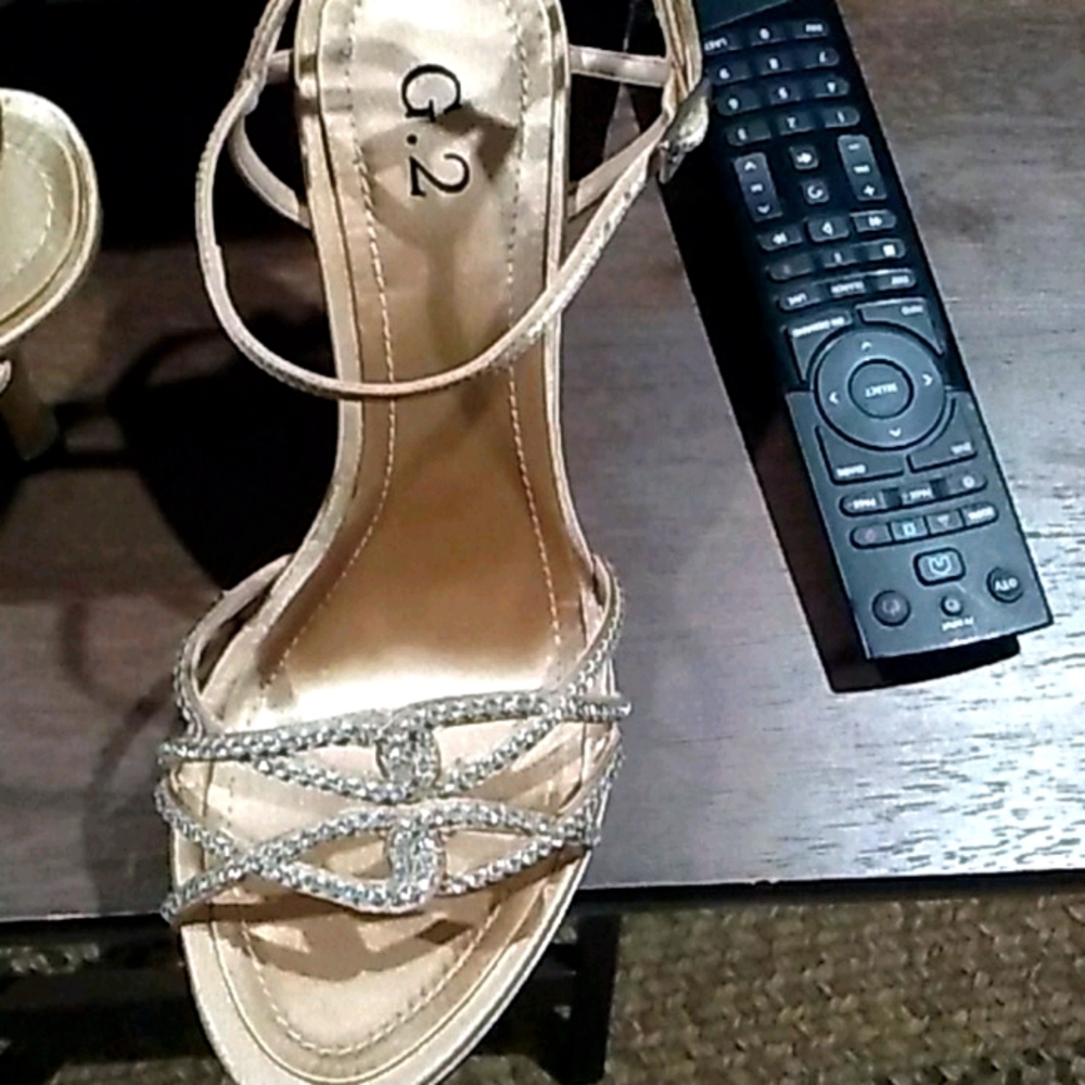 Satin rhinestones dress shoe